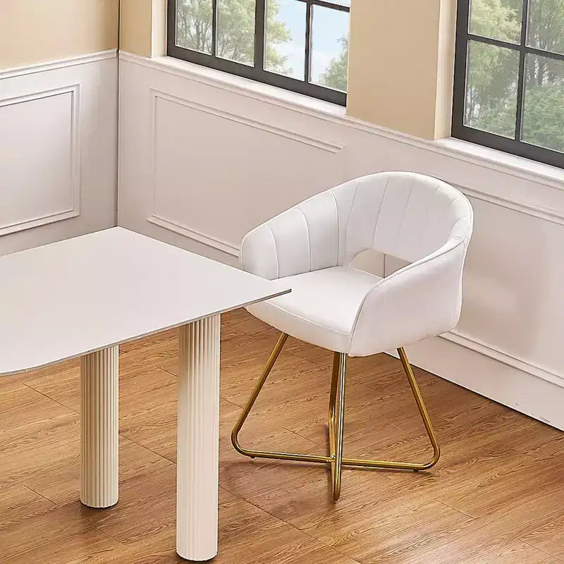 Sillón Acentual de Terciopelo Blanco con Base de Metal Dorado, Asiento y Respaldo Acolchados, 1 Plaza
