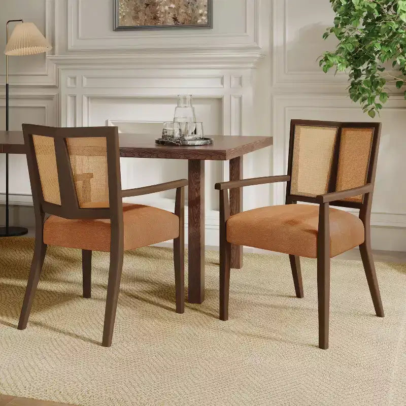 Sillas de Comedor Tapizadas con Brazos en Beige/Marrón Oscuro y Respaldo de Ratán, Juego de 2