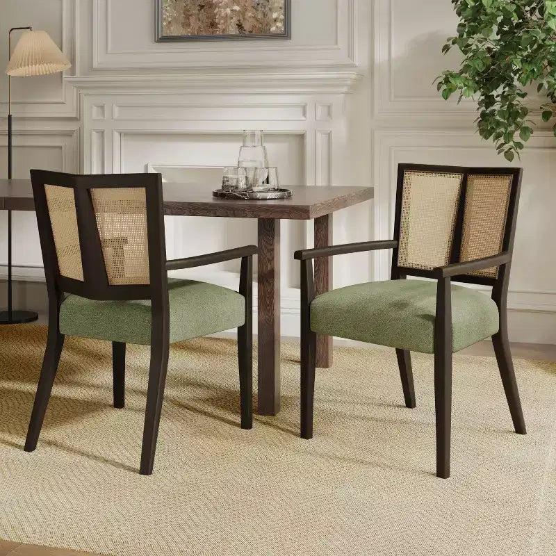 Sillas de Comedor Tapizadas con Brazos en Beige/Marrón Oscuro y Respaldo de Ratán, Juego de 2