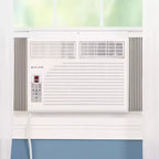 Climatiseur de fenêtre Cool-Living 10 000 BTU avec kit d'installation et télécommande, rafraîchit les pièces jusqu'à 42 mètres carrés, blanc