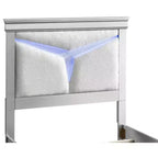 Cama doble con paneles tapizados en champán plateado con cabecero LED, capacidad para 1