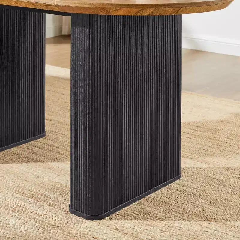 Mesa de comedor ovalada, capacidad 4 a 6 personas, color negro/marrón/natural